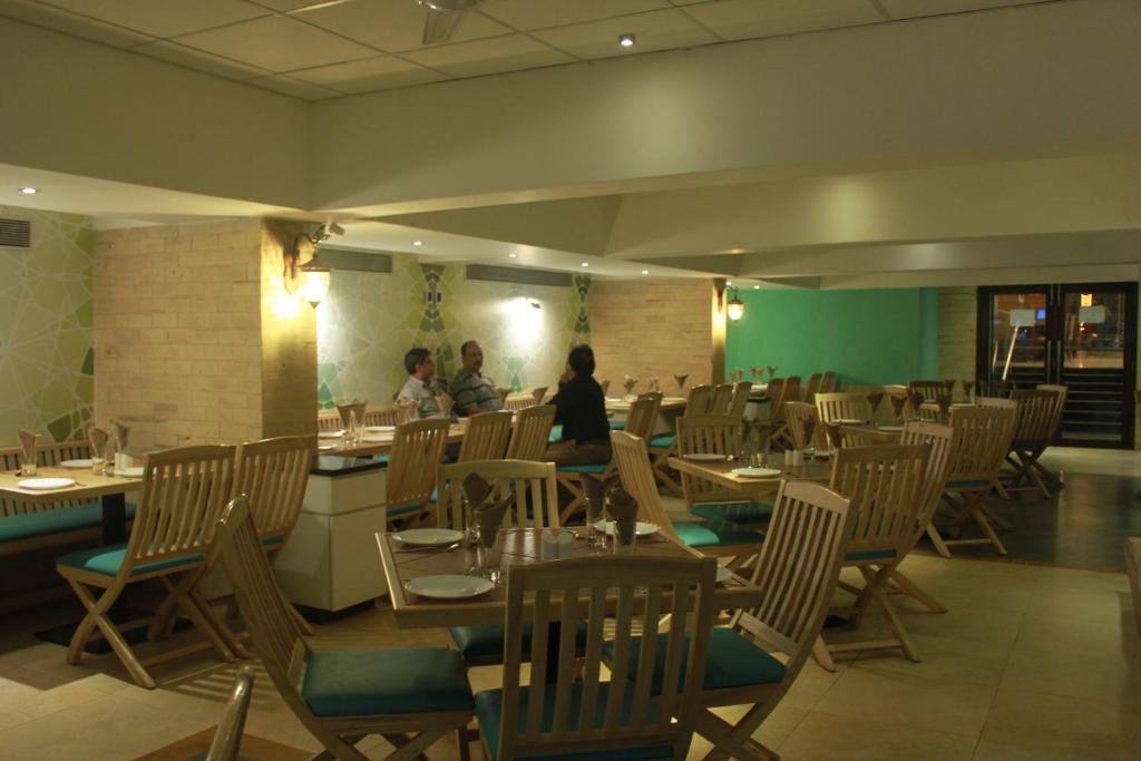 Gcc酒店和俱乐部 Mira-Bhayandar 餐厅 照片